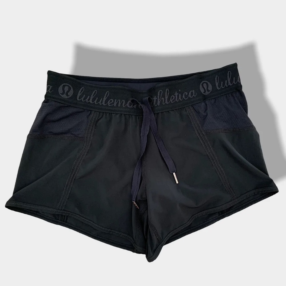 BLACK LULULEMON SHORTS